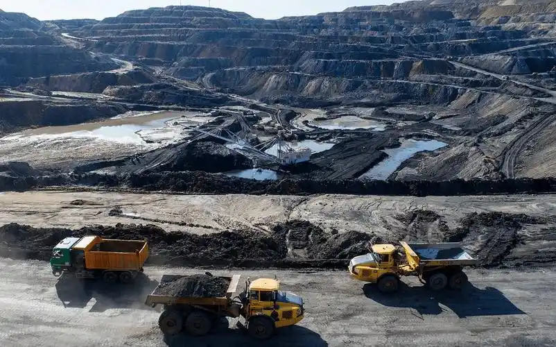 Large scale coal mine