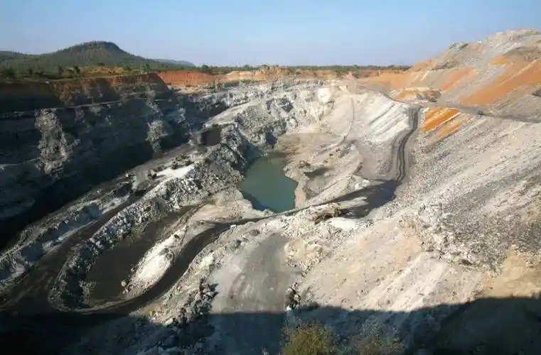 Large scale iron tailings